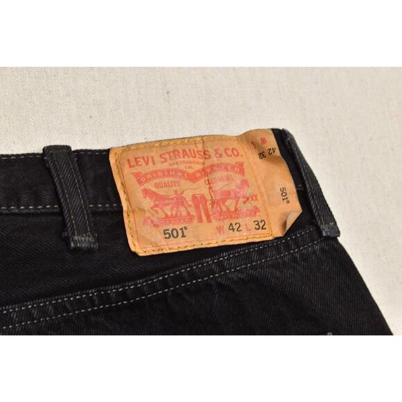 Men's Levi's 501 Black Jeans Size 42x32 Regular Fit Straight Leg Button Fly - Picture 7 of 8